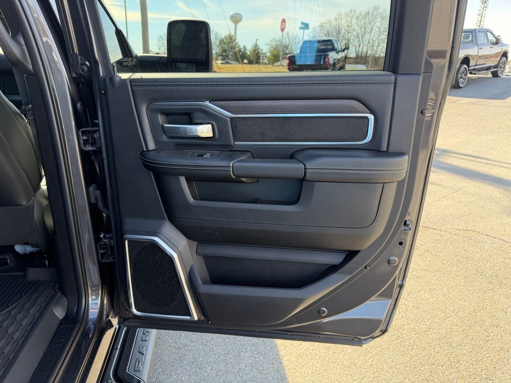 2025 RAM 3500 Laramie Crew Cab 4x4 8' Box