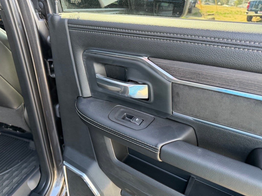 2025 RAM 3500 Laramie Crew Cab 4x4 8' Box