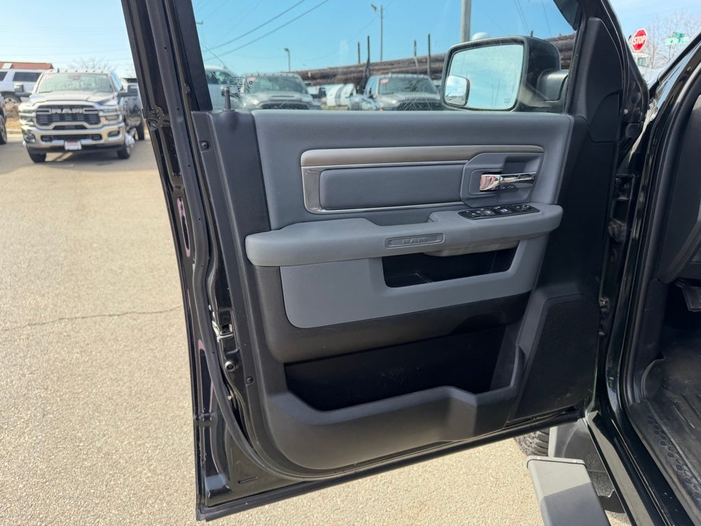 2017 RAM 1500 Big Horn Crew Cab 4x4 5'7' Box