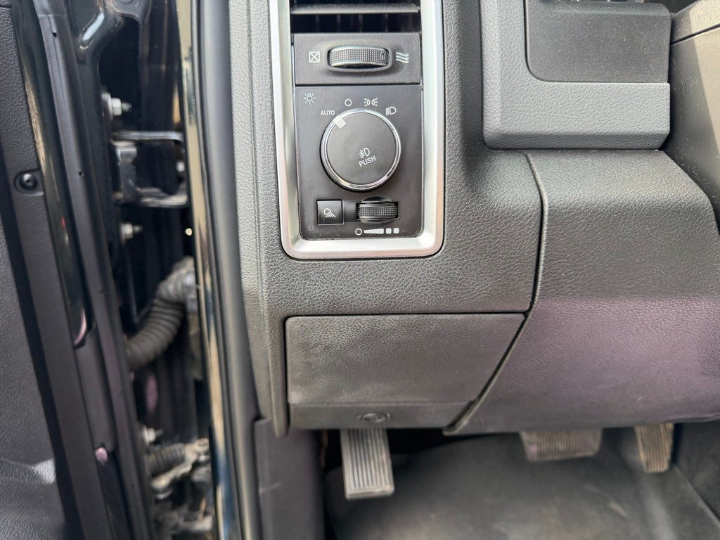 2017 RAM 1500 Big Horn Crew Cab 4x4 5'7' Box