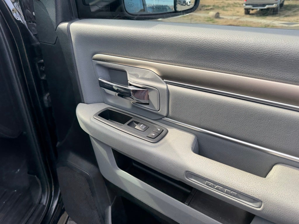 2017 RAM 1500 Big Horn Crew Cab 4x4 5'7' Box