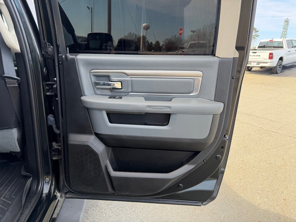 2017 RAM 1500 Big Horn Crew Cab 4x4 5'7' Box