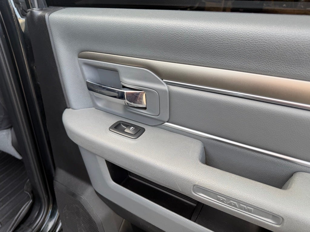 2017 RAM 1500 Big Horn Crew Cab 4x4 5'7' Box