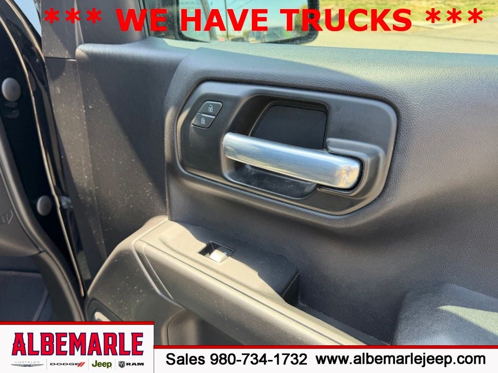 2023 Chevrolet Silverado 1500 2WD Crew Cab Short Bed Custom