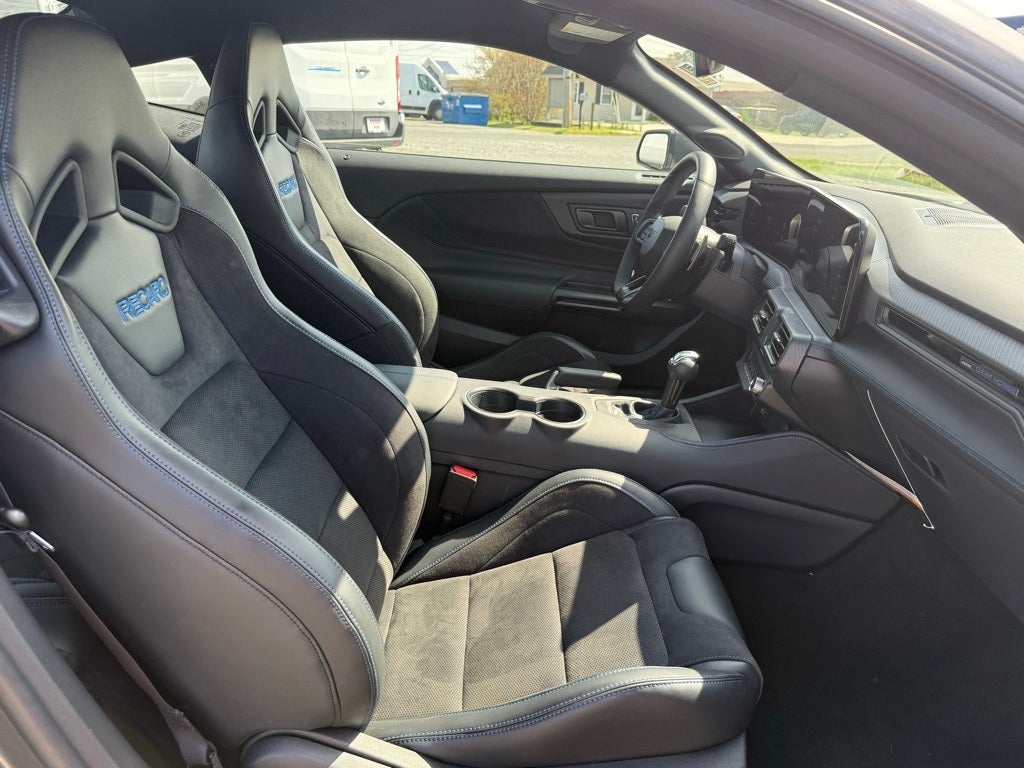 2025 Ford Mustang Dark Horse