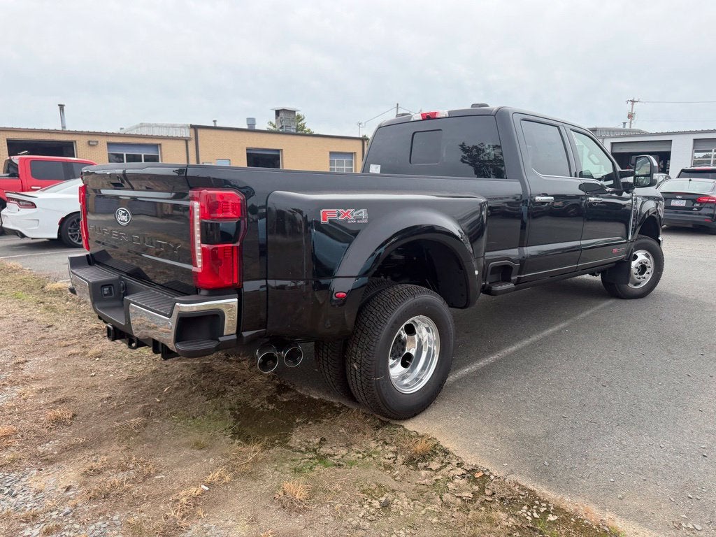 2027 Ford F-350SD Lariat DRW