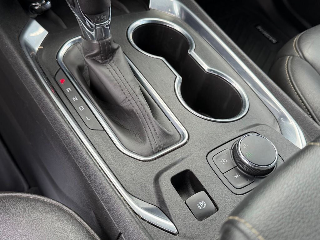 2022 Chevrolet Traverse LT Leather