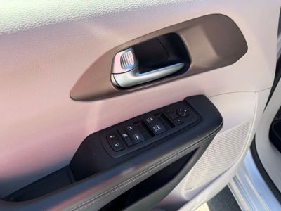 2024 Chrysler Voyager LX