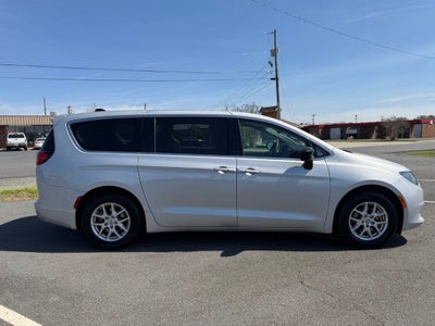 2024 Chrysler Voyager LX