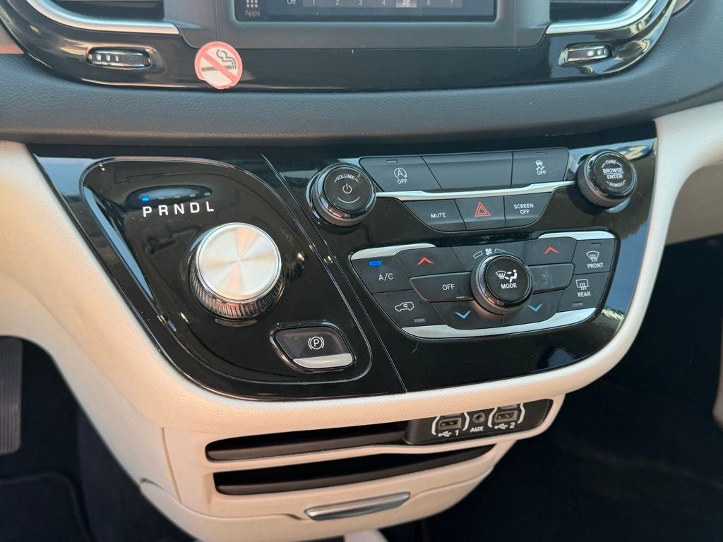 2024 Chrysler Voyager LX