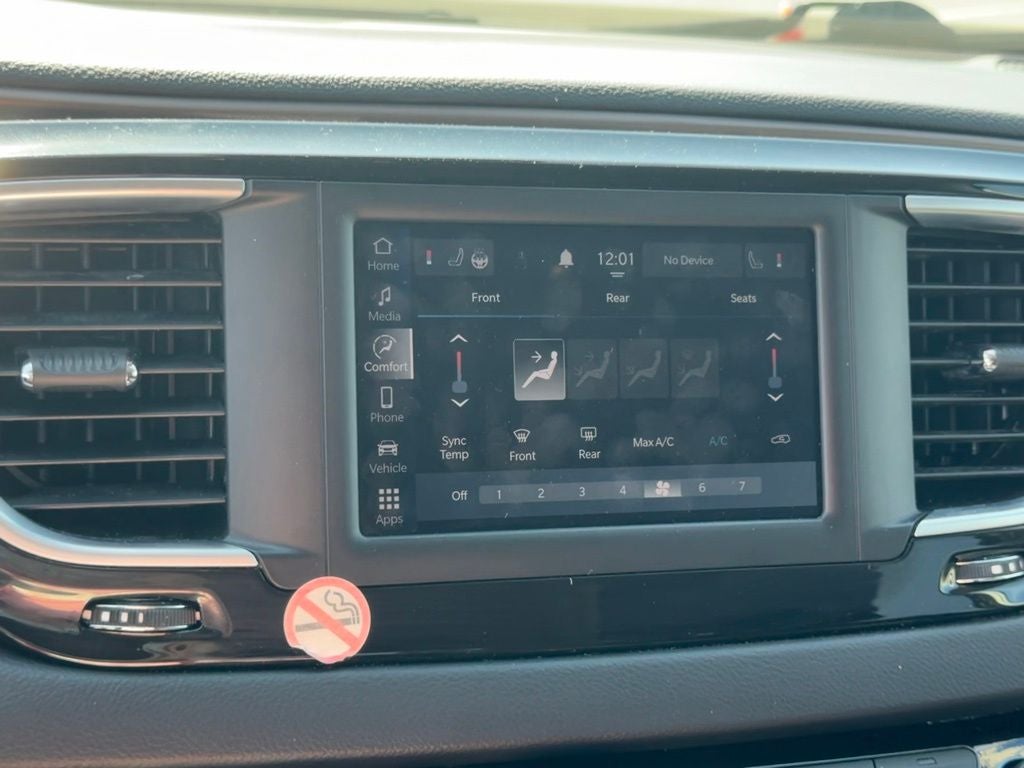 2024 Chrysler Voyager LX