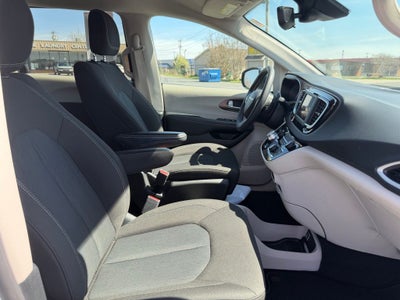 2024 Chrysler Voyager LX