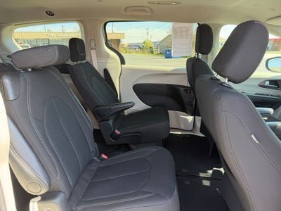 2024 Chrysler Voyager LX