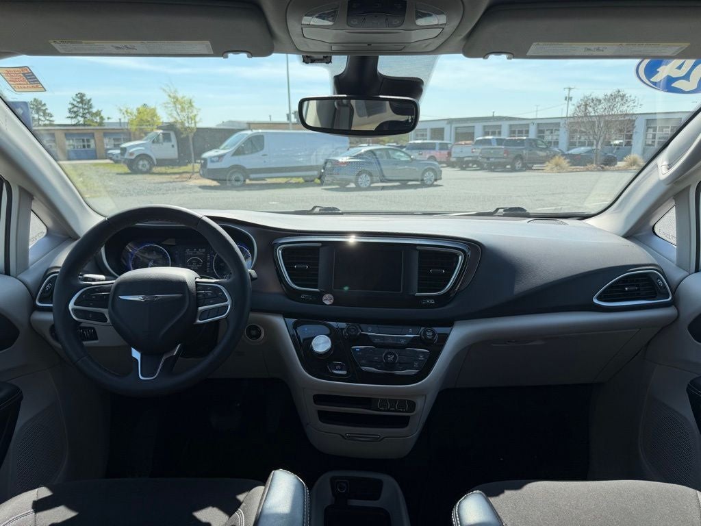 2024 Chrysler Voyager LX