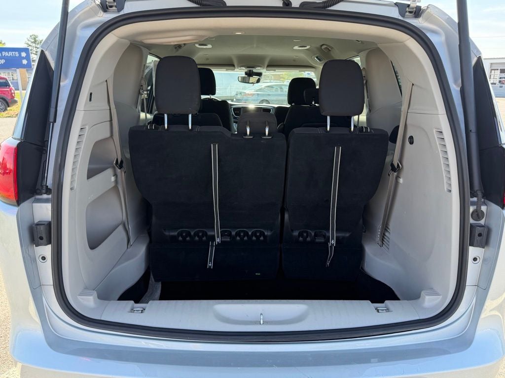 2024 Chrysler Voyager LX