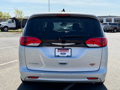 2023 Chrysler Voyager LX