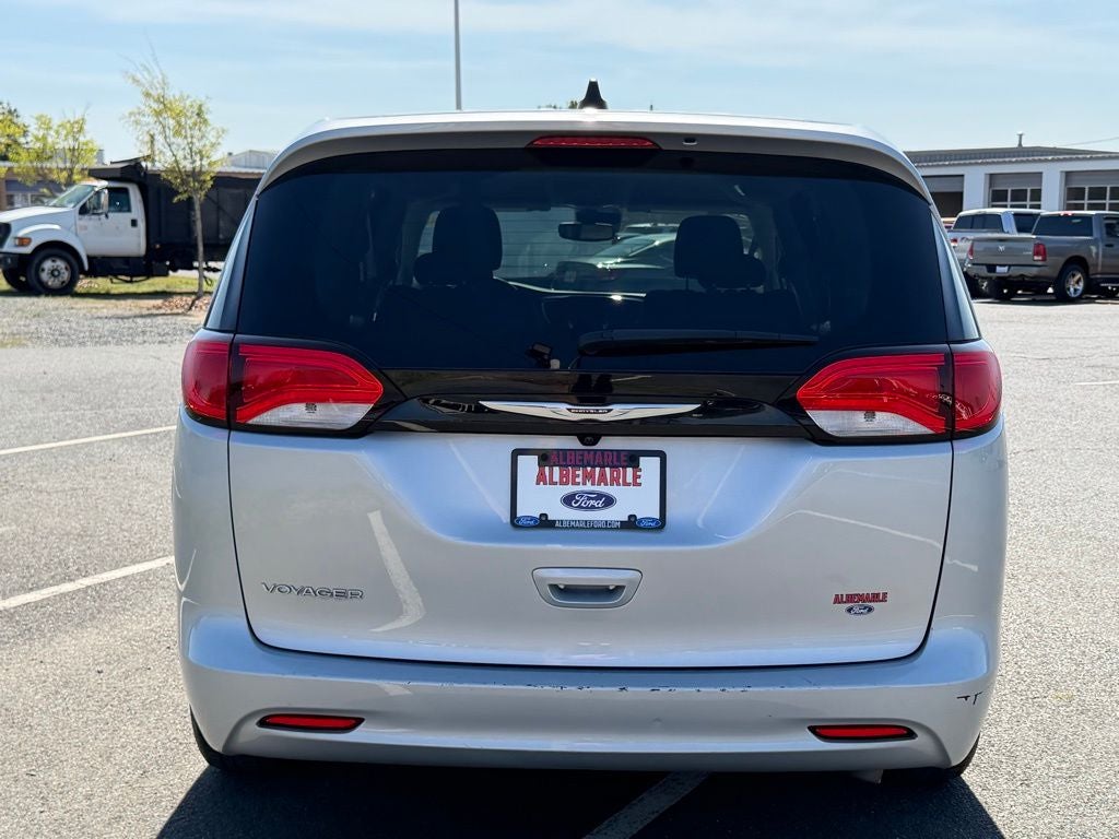 2023 Chrysler Voyager LX