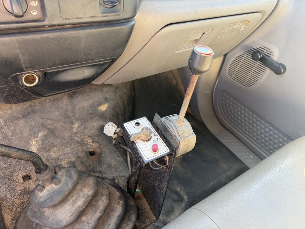 2000 Ford F-650SD XL DRW