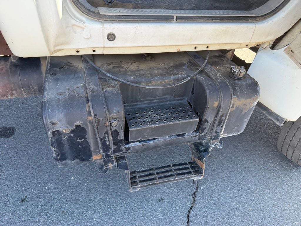 2000 Ford F-650SD XL DRW