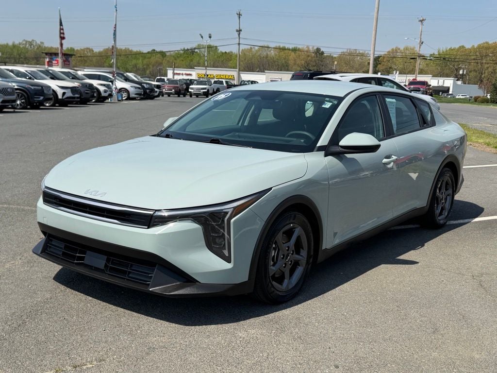 2025 Kia K4 LXS