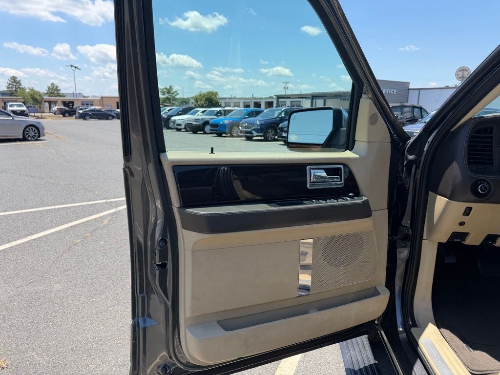 2015 Lincoln Navigator L Base