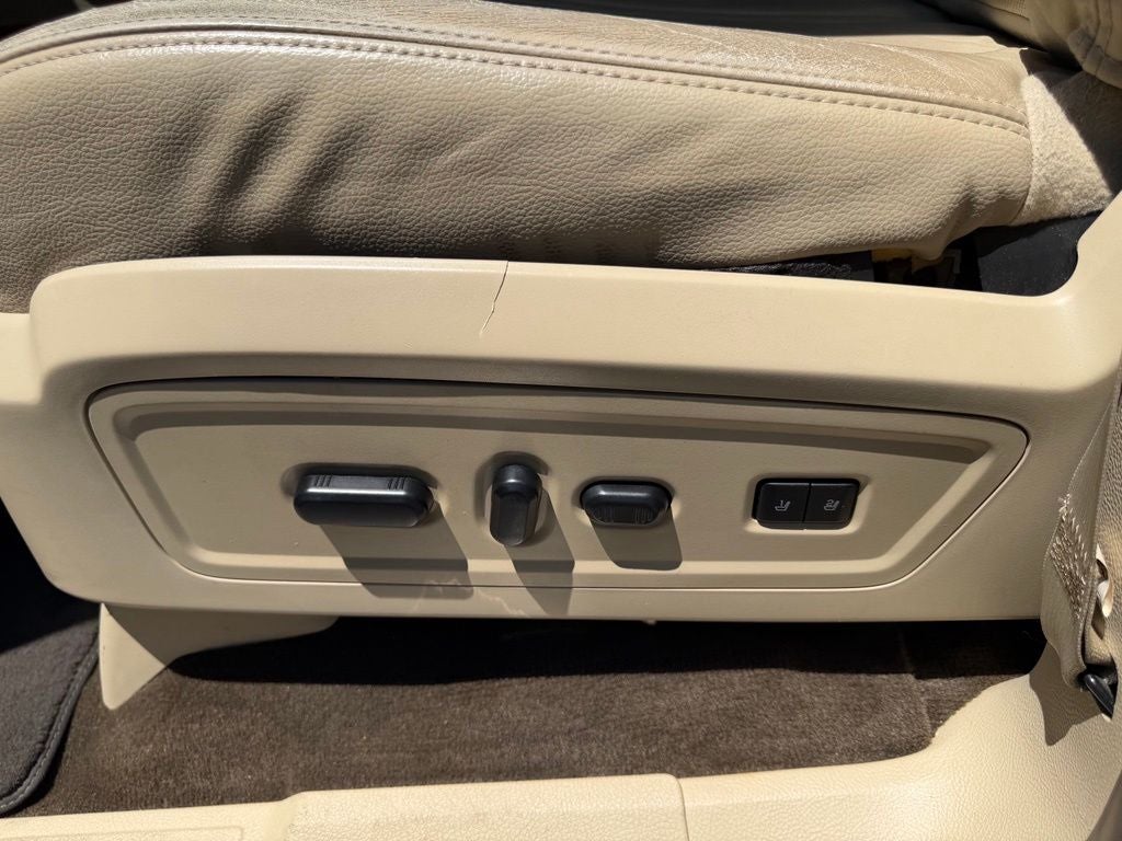 2015 Lincoln Navigator L Base