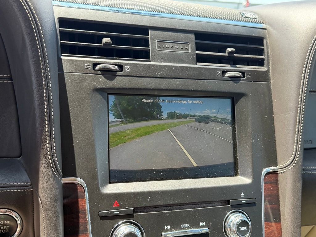 2015 Lincoln Navigator L Base