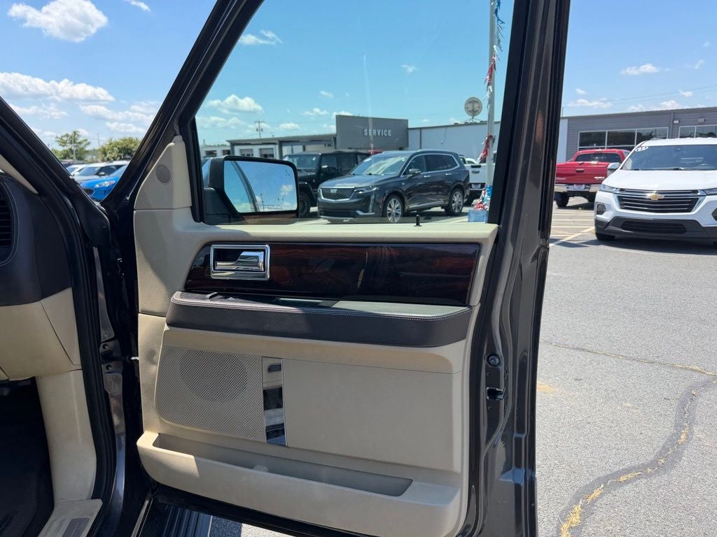 2015 Lincoln Navigator L Base