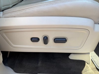 2015 Lincoln Navigator L Base