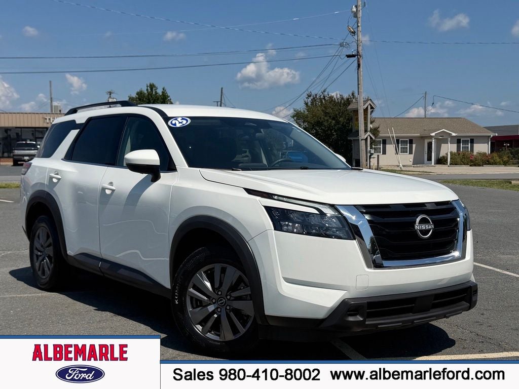 2025 Nissan Pathfinder SV
