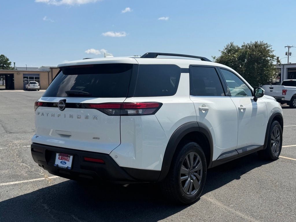 2025 Nissan Pathfinder SV