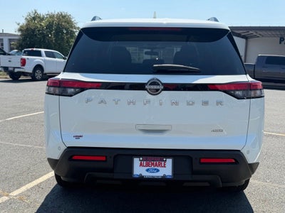 2025 Nissan Pathfinder SV