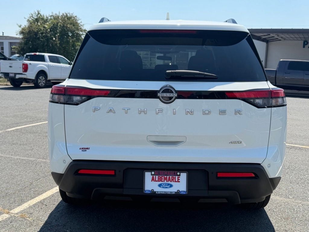 2025 Nissan Pathfinder SV